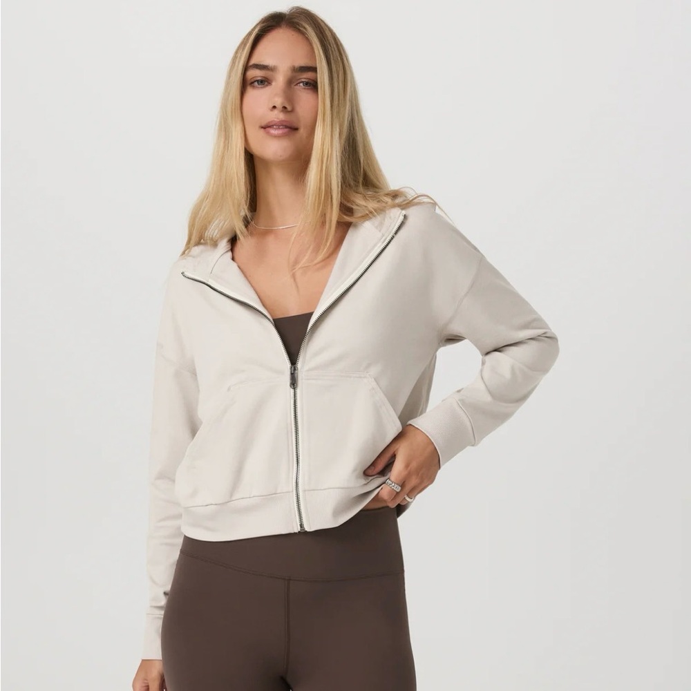 Vuori modern full zip  hoodie in ecru heather , medium EUC